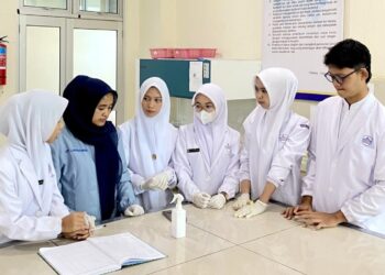 Spray Dinding Berbahan Kulit Jeruk Purut dan Bengkuang Solusi Atasi Blackmold Tanpa Jejak