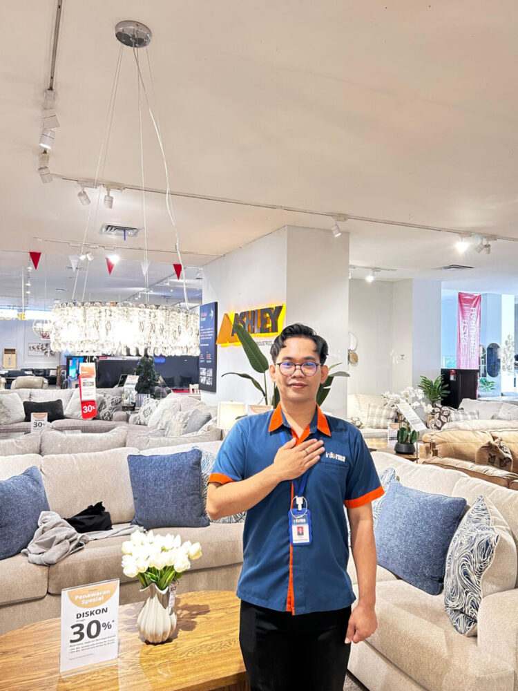 Informa Living Plaza Padang meluncurkan program “Cinta Produk Lokal” sebagai bentuk dukungan terhadap industri furnitur dan aksesoris rumah karya anak bangsa. PUTRI MERI YANTI