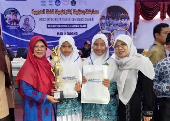 Juara Olimpiade Bahasa Arab Tingkat Sumbar, Siswa MIN Bukittinggi Melaju ke Tingkat Nasional