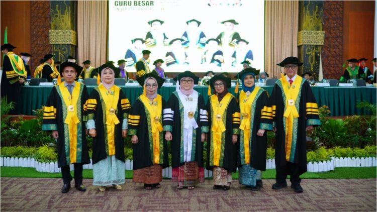 Pengukuhan guru besar Universitas Andalas. IST
