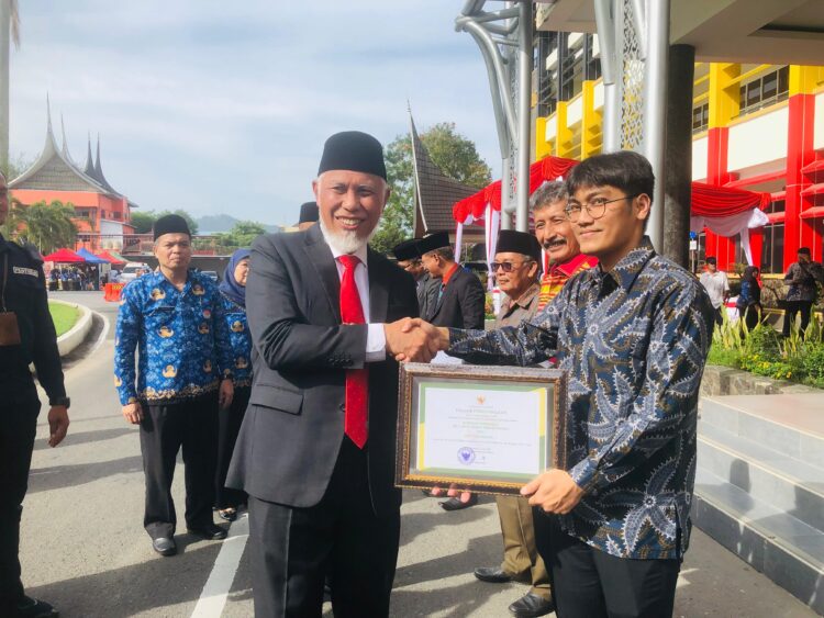 operasi Konsumen Keluarga Besar Semen Padang (KKSP) menorehkan prestasi gemilang dengan meraih dua penghargaan sekaligus pada peringatan Hari Koperasi ke-78. IST