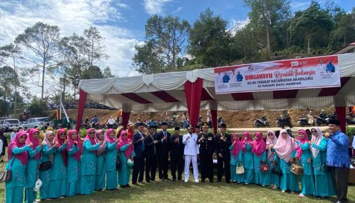 Atraksi Paralayang Warnai Upacara HUT ke-80 RI di Akabiluru, Sejarah Baru di Nagari Batuhampar