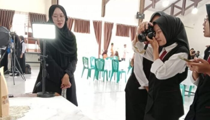 ISI Padang Panjang Wadahi Pelatihan di SMKN 1 Ampek Angkek, Kenalkan Visual Branding dan Narasi Visual