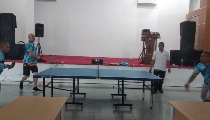 Kepala Dinas Pariwisata Sumbar Luhur Budianda: Ciptakan Kebersamaan di Kantor dengan Olah Raga 