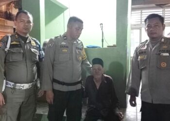 Tidak Miliki KTP, Pria Lansia Terlantar Diamankan Satpol PP Padang