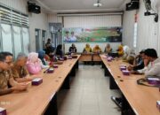 Petani Padang Panjang Dilatih Produksi Pupuk Organik dari Bahan Lokal