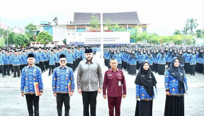Pemko Padang Serahkan 1.537 SK PPPK