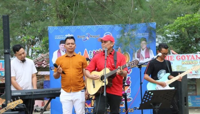 Panggung Baru Seniman Lokal dan Pelajar di Pantai Kata Pariaman