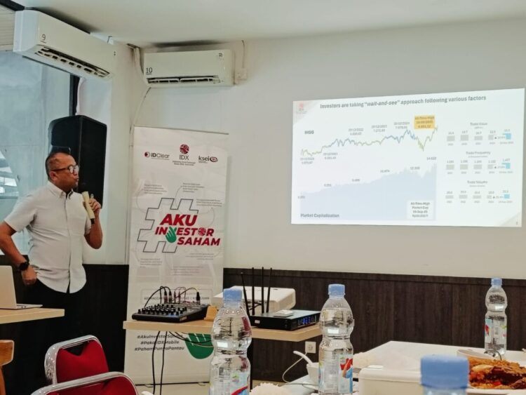 Kepala Divisi Riset BEI, Verdi Ikhwan saat Workshop Wartawan Daerah 2025, Kamis (25/9) di Padang. WINDA