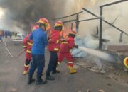 Dua Rumah Hangus di Ulak Karang, Api Nyaris Lahap Permukiman Padat