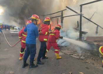 Dua Rumah Hangus di Ulak Karang, Api Nyaris Lahap Permukiman Padat