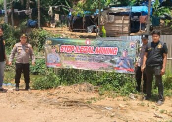 ‎Lindungi Sungai Penuh dari Aktivitas PETI, Polres Solsel Bentangkan Spanduk “Stop Ilegal Mining”