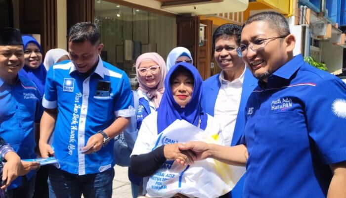 Arisal Aziz Inisiasi 80 Ton Beras di Sumbar, Hendri Septa Tegaskan PAN Selalu TerdePAN untuk Rakyat