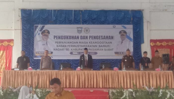 Wabup Pasbar M. Ihfan Kukuhkan Perpanjangan Masa Jabatan Bamus Nagari se-Pasbar