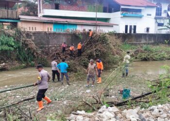 Rumpun Bambu Sumbat Sungai di Pasaman, Warga dan BPBD Bergerak Cepat Cegah Banjir Susulan