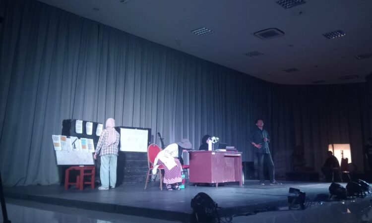 Pertunjukan pada pembukaan Alek Teater 9, beberapa hari lalu. KIKI NOFRIJUM