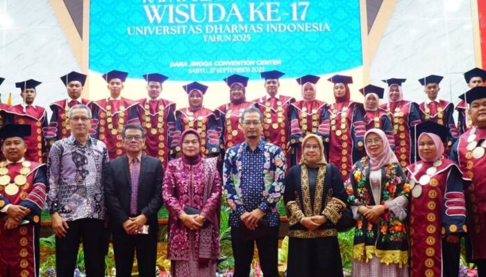 Pendidikan Jadi Prioritas! Wabup Dharmasraya Titip Pesan Haru di Wisuda UNDHARI ke-17