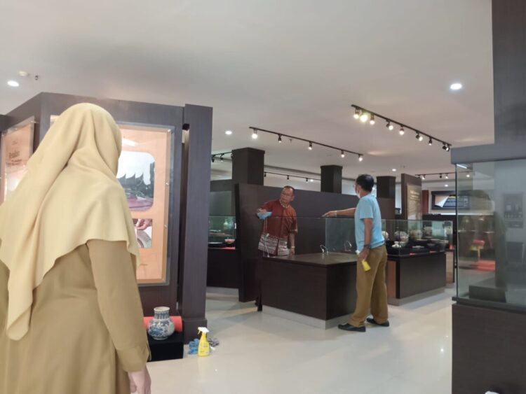 Konsolidasi Pengawasan Penggunaan Bahasa Indonesia oleh Balai Bahasa Sumbar di Kantor Gubernur Sumbar, Rabu (17/9). KIKI NOFRIJUM