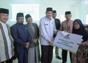 Baznas Bukittinggi Salurkan Zakat bagi 128 Mustahik