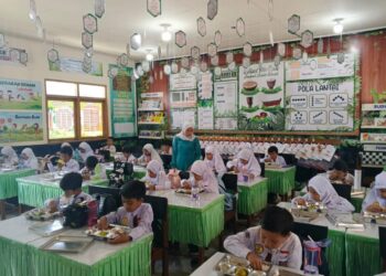 533 Siswa SDN 04 Birugo Terima MBG Perdana
