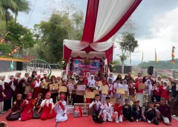 SMPN 3 Bukittinggi Adakan Lomba Lagu Perjuangan Serta Melukis Wajah Bung Hatta