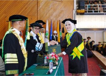 UNAND Cetak 1.528 Wisudawan Baru, Rektor  Tekankan Pentingnya Kontribusi Global