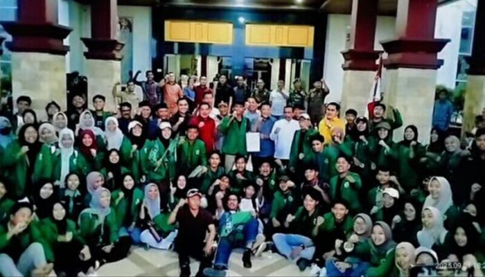 Mahasiswa Geruduk DPRD Dharmasraya, Desak UU Perampasan Aset hingga Pemotongan Tunjangan Dewan