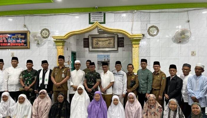 Salat Subuh Berjemaah, Danrem 032/Wbr Tegaskan Sinergi TNI-Forkopimda Demi Sumbar Damai