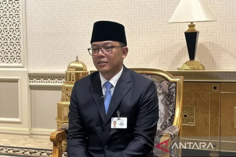 Menteri Luar Negeri Sugiono