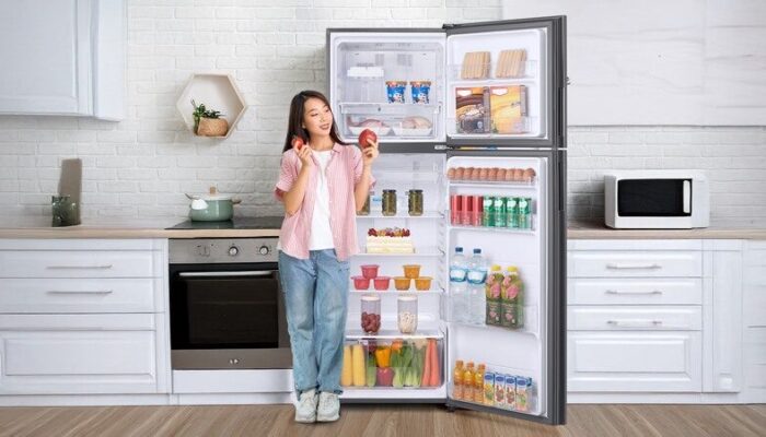 Sharp Mantapkan Dominasi Pasar dengan Peluncuran Seri Lengkap Kulkas Dua Pintu J-TECH Inverter