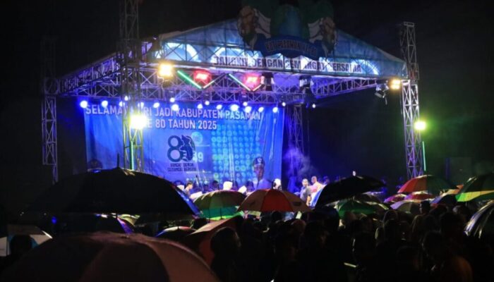 Ribuan Warga Padati Malam Penutupan HUT ke-80 Kabupaten Pasaman