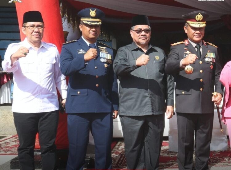 Ketua DPRD Sumbarm, Muhidi menghadiri upacara HUT TNI ke-80 tahun 2025, Minggu (5/10), di Lapangan Imam Bonjol kota Padang. IST