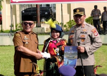 Pocil Polres Pasbar Terima Penghargaan dari Bupati dan Kapolres