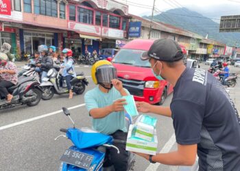 Antisipasi Dampak Erupsi Marapi, BPBD Kesbangpol Bagikan Ribuan Masker