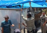 Lapak Pedagang yang Ditinggalkan di Atas Fasum Ditertibkan Satpol PP Padang