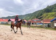 Menjelang Laga, Kuda dan Joki Panaskan Gelanggang Pacuan Bancalaweh