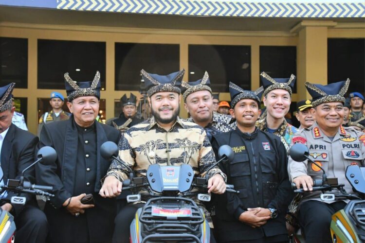 Pemko Padang resmi mengukuhkan 208 Dubalang Kota di Gedung Bagindo Aziz Chan Youth Center, Kamis (30/10). NURFATIMAH