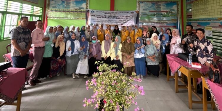 Tim dosen UNP gelar pelatihan dan workshop Pembelajaran Mendalam dan Penanaman Karakter 7 Kebiasaan Anak Indonesia yang ditujukan bagi guru Sekolah Dasar (SD) se-Kecamatan Koto Tangah, Kota Padang, baru baru ini. IST