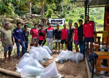 Pertamina IT Teluk Kabung Lakukan Restocking Ikan di Sungai Lubuk Hitam