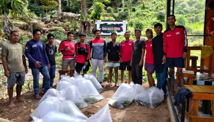 Pertamina IT Teluk Kabung Lakukan Restocking Ikan di Sungai Lubuk Hitam