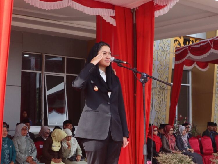 Bupati Dharmasraya Annisa Suci Ramadhani selaku inspektur upacara peringati hari kesaktian pancasila. BADRI