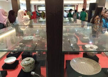 Karena Retakan dan Gempa 2009, Koleksi Keramik Membawa Cerita dan Makna Baru