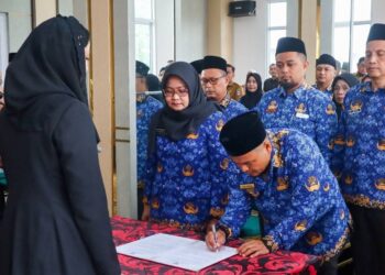 35 Pejabat Administrator dan Pengawas Dilantik, Bupati Ingatkan Kedisiplinan dan Kinerja