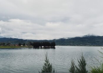 Menyusuri Keindahan dan Misteri Danau Kembar di Alahan Panjang