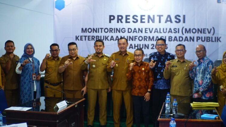 Sekda Jasman Rizal dan Kadis Kominfo Darisman hadiri Monev keterbukaan informasi. Ist
