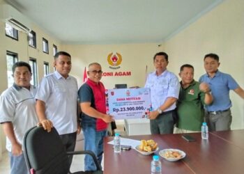 Sekda Agam Lepas 7 Atlet Ikuti PON Beladiri 2025 di Kudus, Jawa Tengah