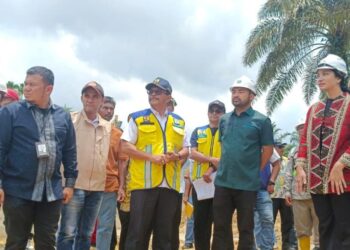 DPR RI Zigo Rolanda Didampingi Bupati Dharmasraya Tinjau Lokasi Rencana Pembangunan Dam di Nagari Tabek