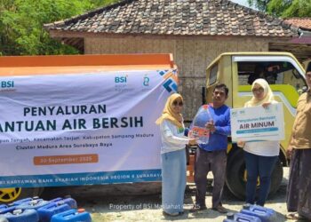 BSI Maslahat dan IIK BSI Region 8 Area Surabaya Raya Salurkan Bantuan Air Bersih untuk Warga Terdampak Kekeringan di Sampang
