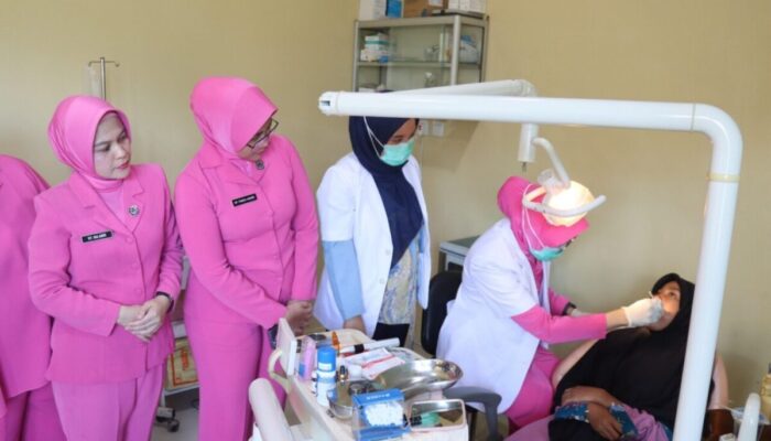 HKGB Ke-73 Tahun 2025, Bhayangkari Pasbar Gelar Pemeriksaan Kesehatan Gratis dan Santuni Anak Yatim