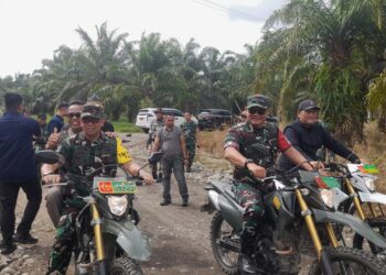 Kepala tim Wasev Mabesad AD, Brigjen TNI bersama Wabub, M. Ihfan tinjau Jalan TMMD TNI ke 126.